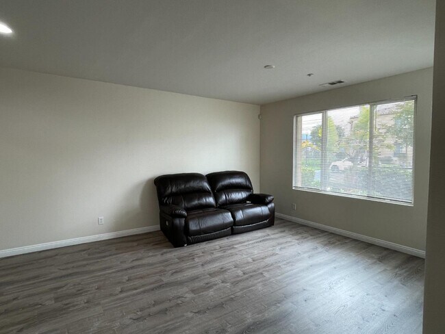 Building Photo - 2208 Pasadena Ct