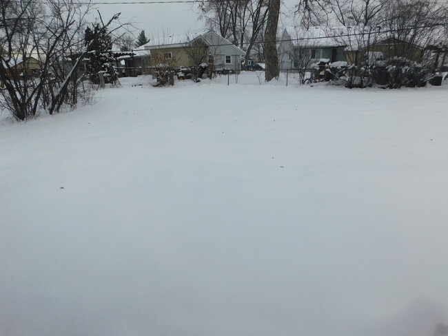 Building Photo - 33 Hawthorne Ln