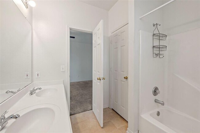 Building Photo - 2919 Blue Dawn Dr