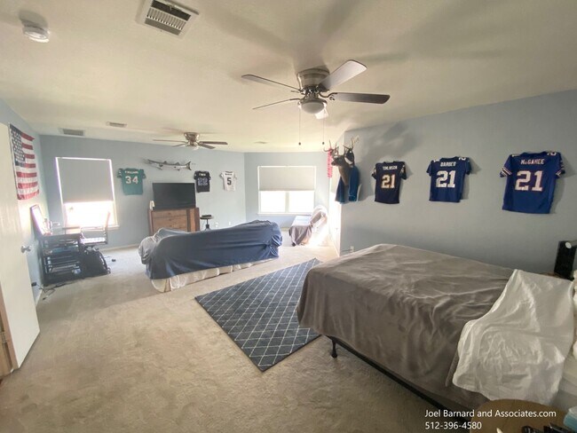 Building Photo - Available July 6: Very Clean, Well Maintai...