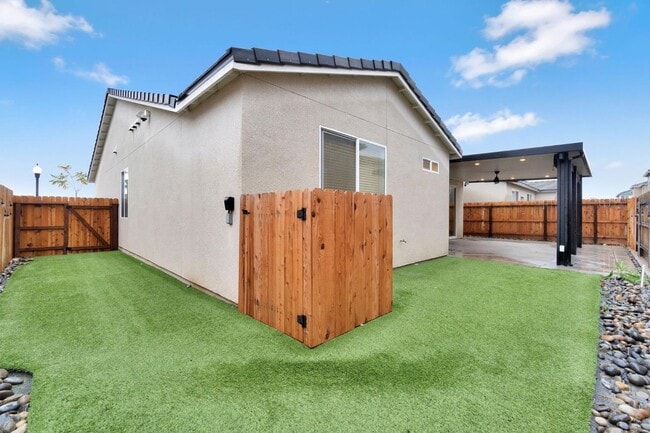 Building Photo - 141 Reunion Wy S