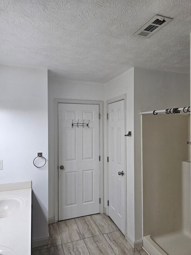 Building Photo - 5679 Hickory Fork Rd