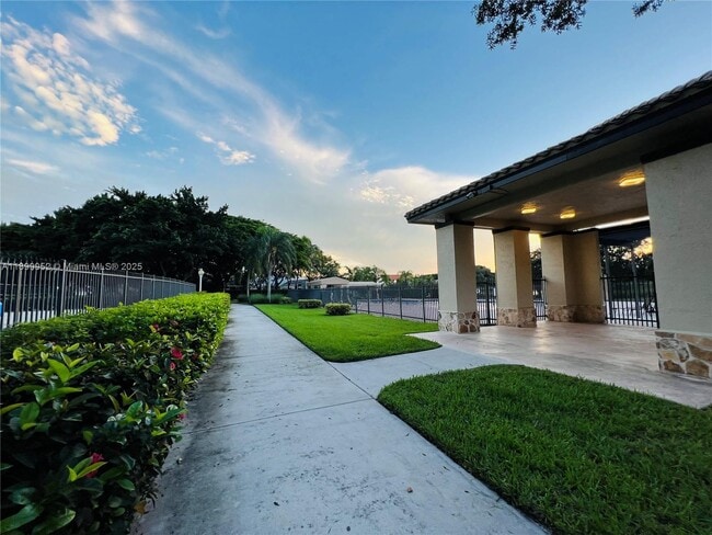 Building Photo - 968 Savannah Falls Dr