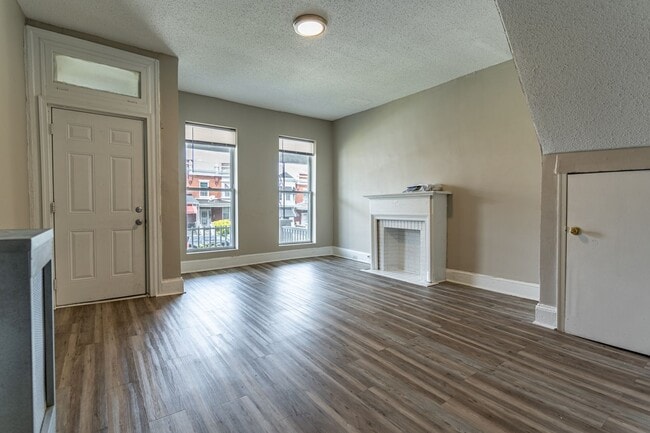 Building Photo - Charming 3-Bedroom with High Ceilings & Modern Updates