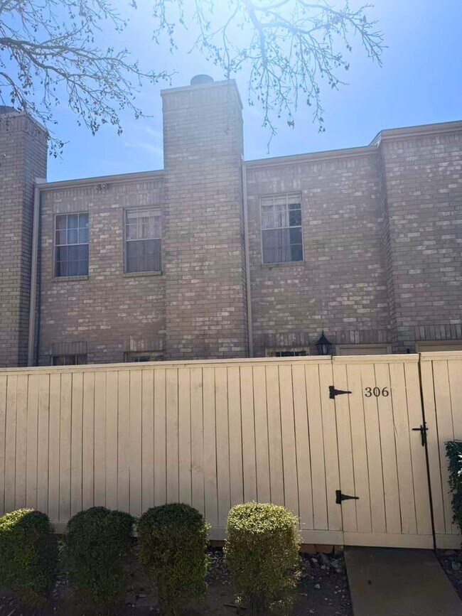 Building Photo - 3780 Tanglewilde St