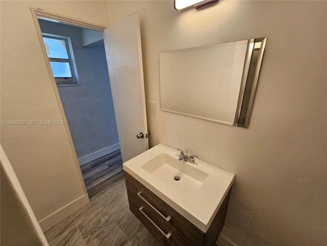 Building Photo - 1727 Fletcher St