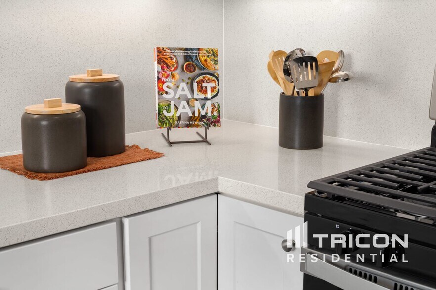 Building Photo - 24822 Padre Ct