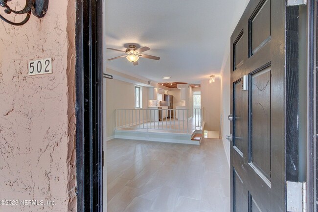 Building Photo - This beautifully remodeled 2 bedroom, 2 ba...