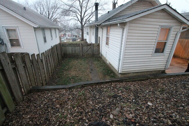 Building Photo - Beautiful House in The Benson Area! Large 2 car Garage!