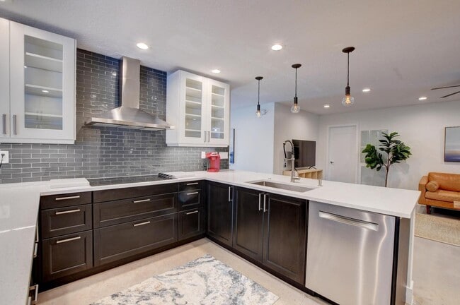 Building Photo - Northwest 12th Way, Boca Raton, FL 33486 - 4 BR 2 BA single-family home