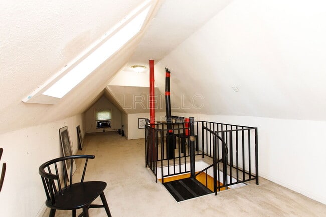 Building Photo - 710 Rubel Ave