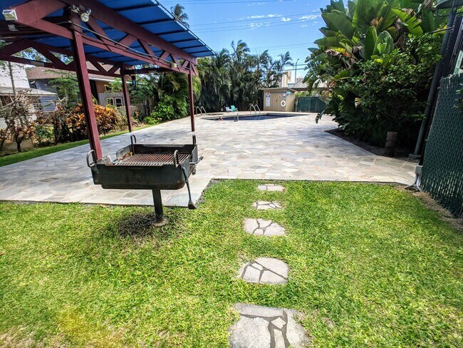 Building Photo - Golf Course, DH View 2 BR / 2 Bath w/2 Assigned Parking @ Fairway House