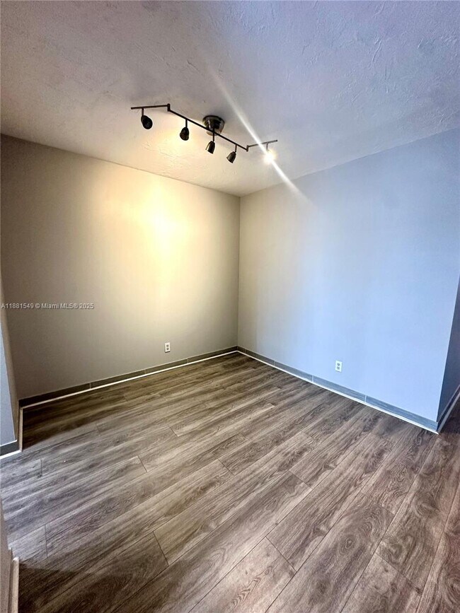 Building Photo - 250 Layne Blvd