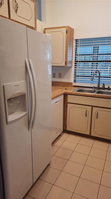 Building Photo - 62 Burbank Dr