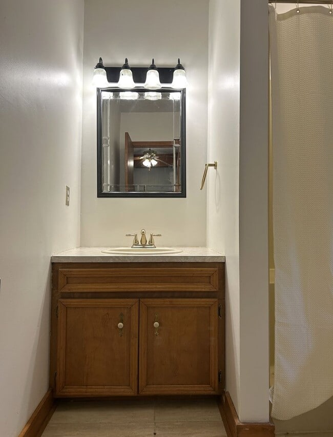 Building Photo - Charming Split-Level Home with Spacious Yard & Modern Updates – Ideal Location!