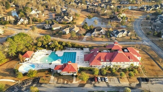 Building Photo - 5 Southernwood Pl