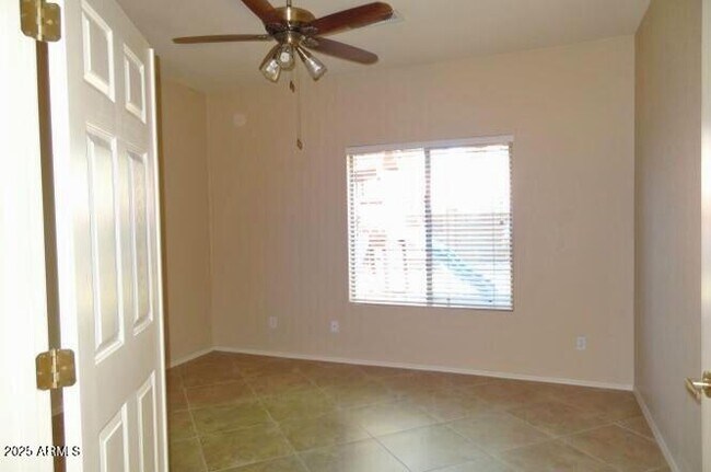 Building Photo - 1122 W Wildhorse Dr