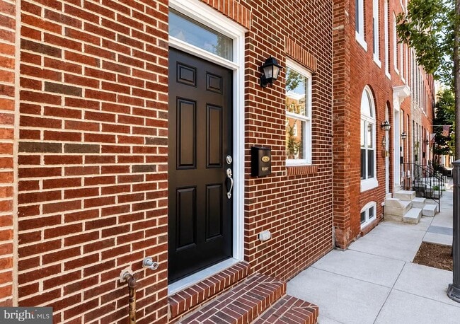 Building Photo - 1620 Light St