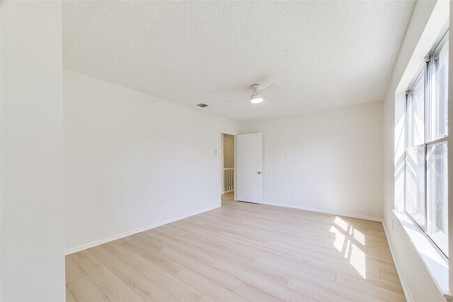 Building Photo - 18318 Ella Blvd