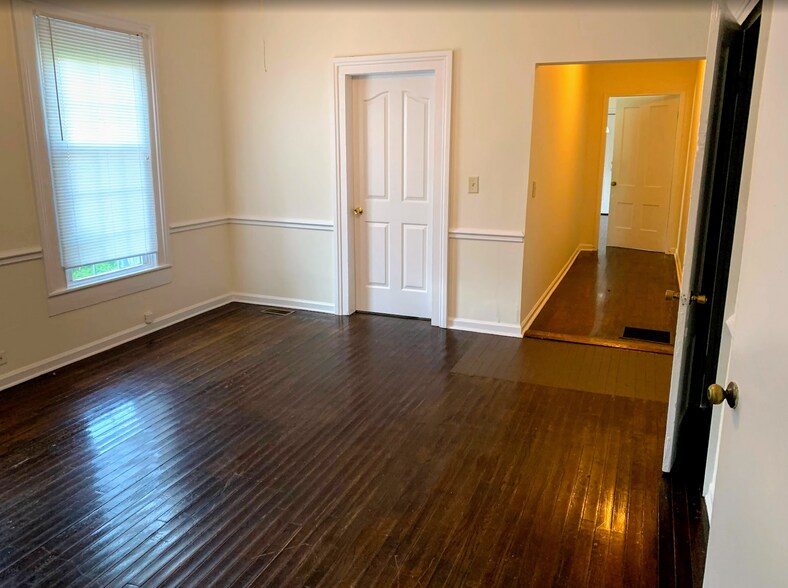 Building Photo - 216 N Gilmer St