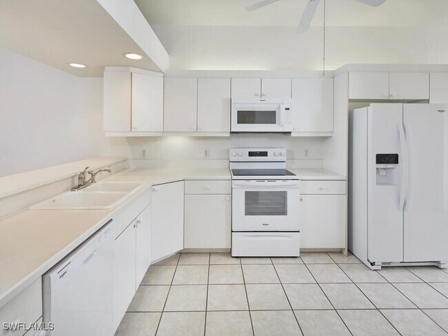 Building Photo - 6740 Beach Resort Dr