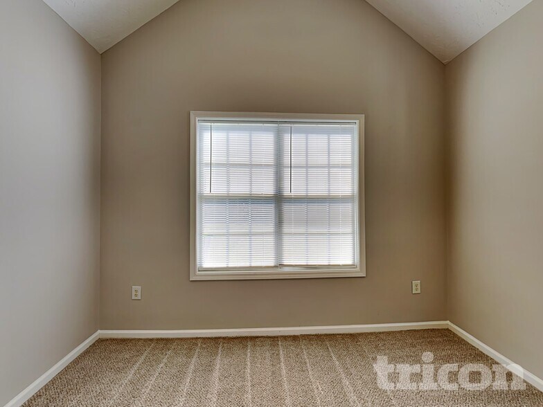 Building Photo - 70 Home Pl Dr