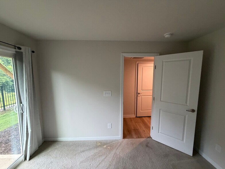 Building Photo - Room in Townhome on Beeler Ln
