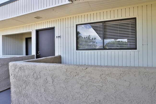 Building Photo - 2820 N Arcadia Ct