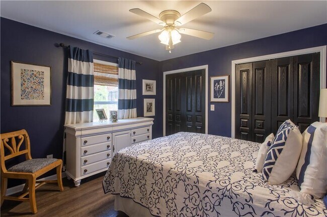 Building Photo - 7621 Maple Pl