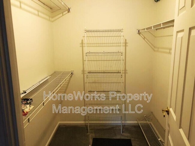 Building Photo - 3800 Meghan Dr