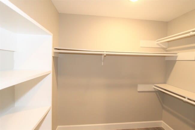 Building Photo - 4611 Silver Fox Dr