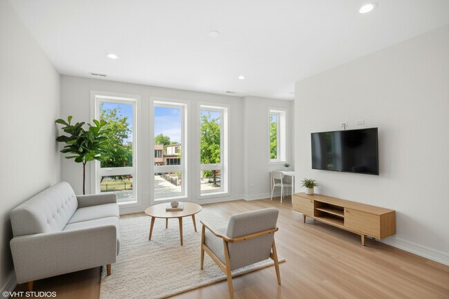 Building Photo - 3715 S Giles Ave