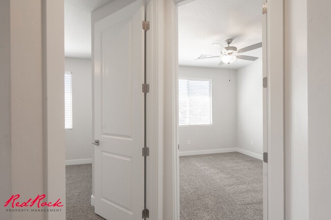 Building Photo - Hurricane Valley 3 Bedroom Townhome
