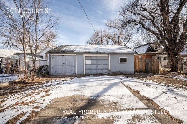 Building Photo - Classic 4 Bedroom 2 Bath Home