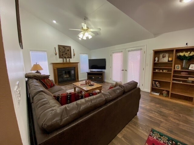 Building Photo - 545 S Valley View Dr