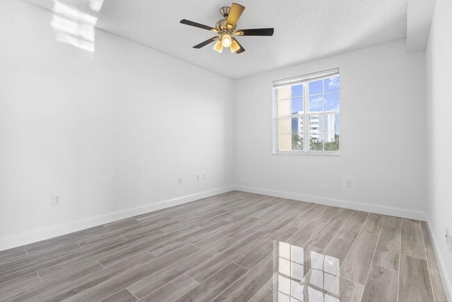 Building Photo - 616 Clearwater Park Rd