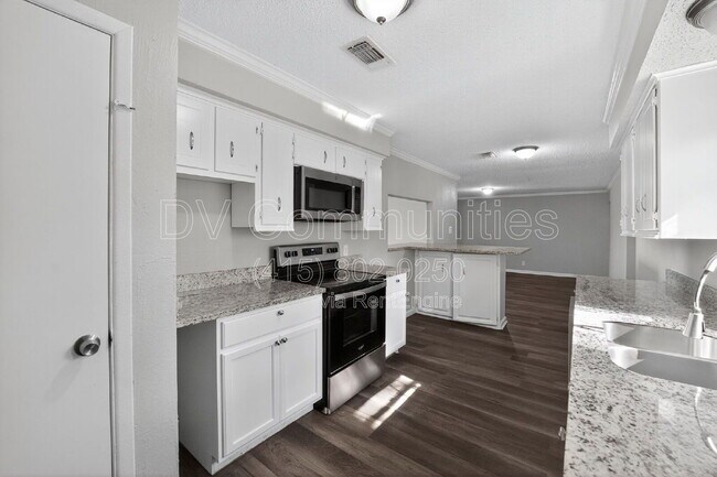 Building Photo - 936 N Las Vegas Trail