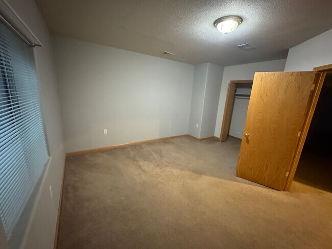 Building Photo - Spacious 4-Bed 3-Bathroom House in North Fort Collins