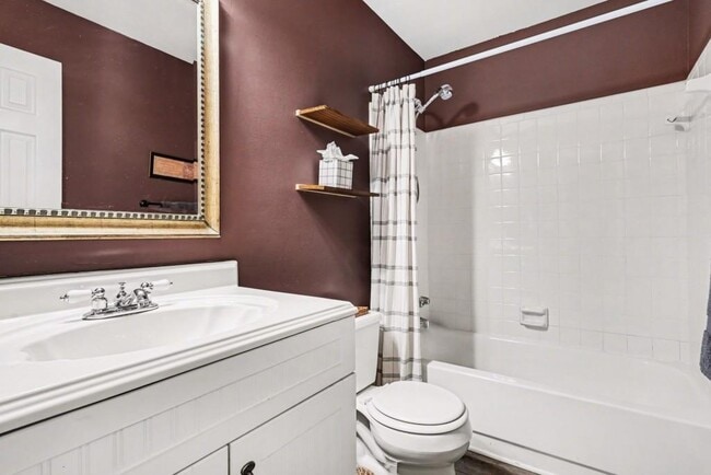 Building Photo - 1950 Branch View Dr