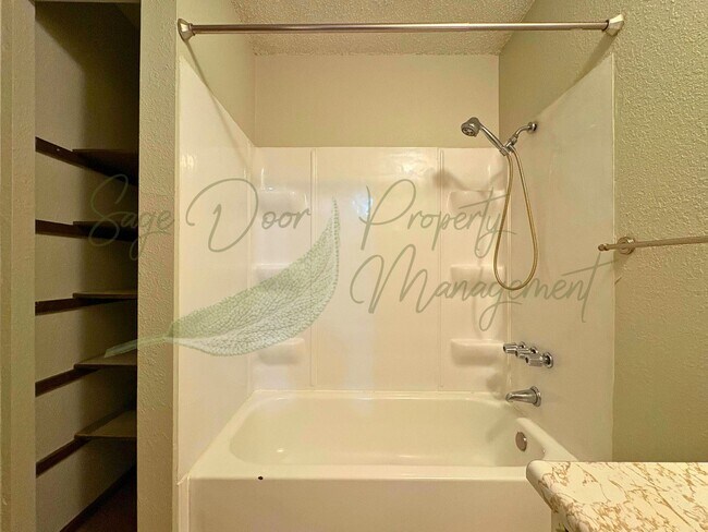 Building Photo - AVAILABLE NOW!!!!