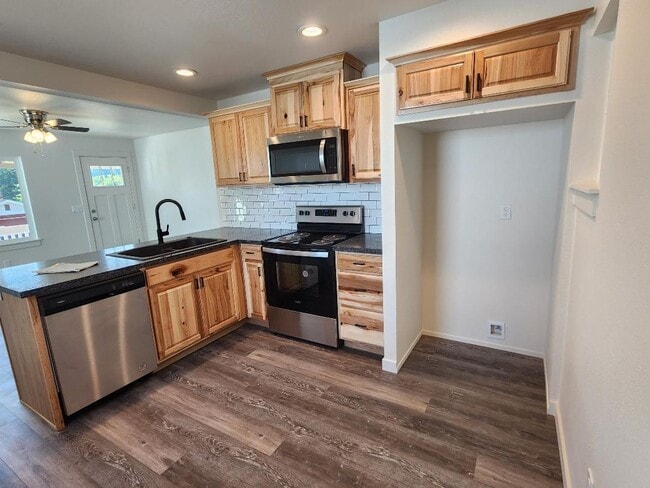 Building Photo - 3bedroom 2bath House