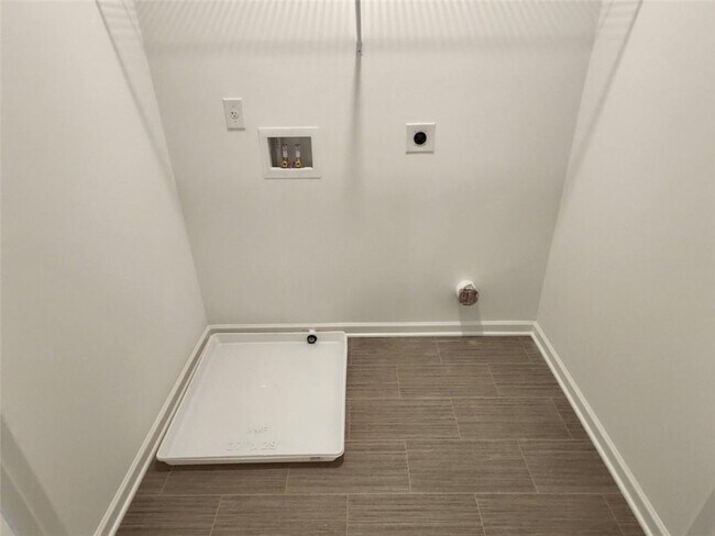 Building Photo - 6145 Langdon Way