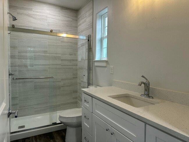 Building Photo - 524 N Raphael Rd