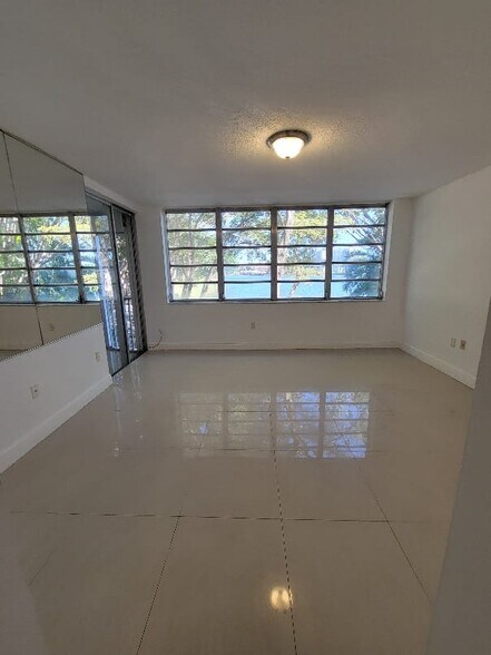 Master bedroom with lake view - 1670 NE 191st St