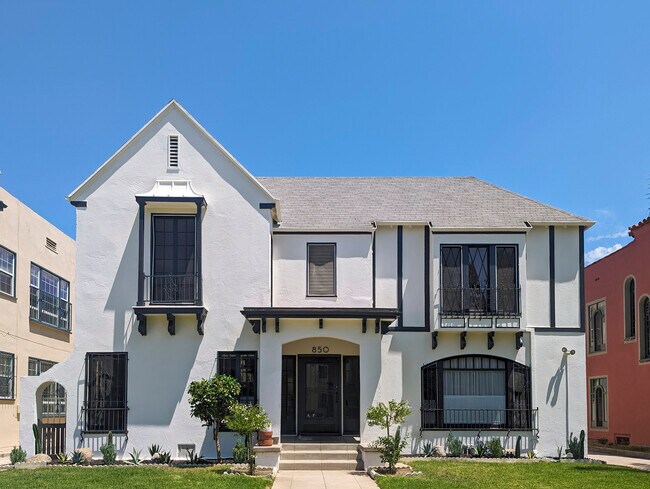 Building Photo - 850 S Mansfield Ave