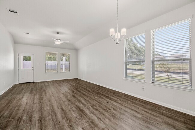 Building Photo - 25207 Pomegranate Pl