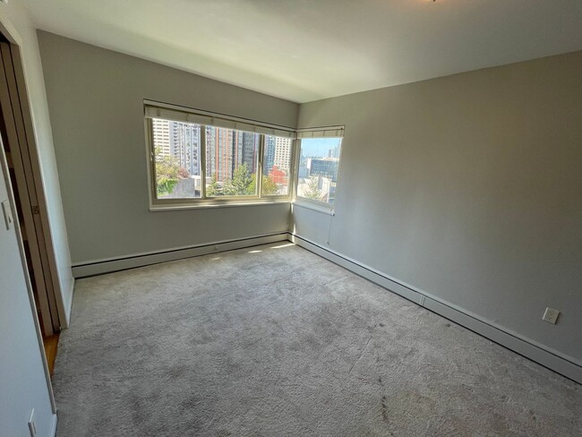 Building Photo - Penthouse Living at the Elektra, 96 Walk S...