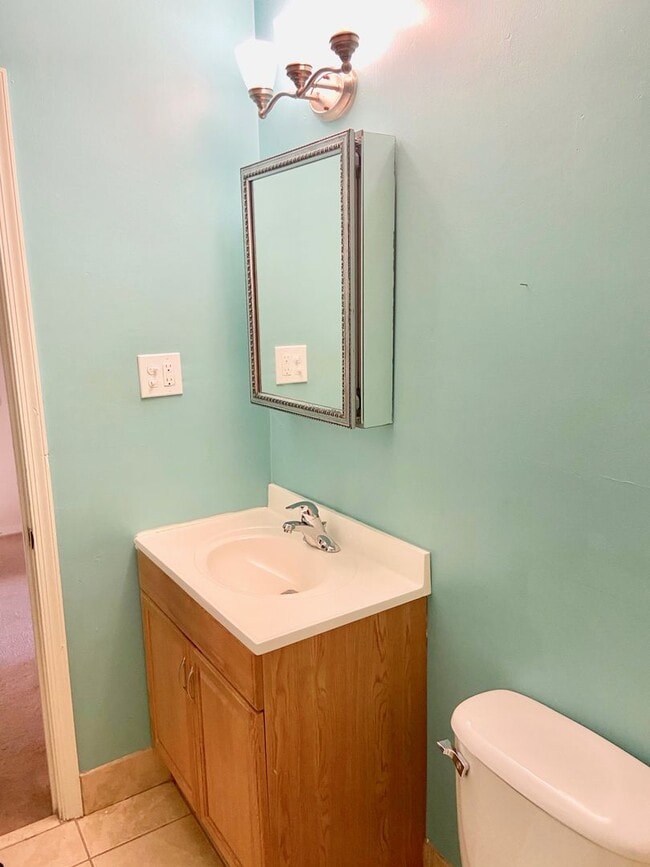 Building Photo - 2BD/1.5BA  Brick Townhouse  Washer/ Dryer Included!