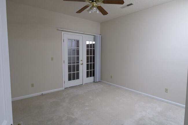 Building Photo - 30 Mere Ct