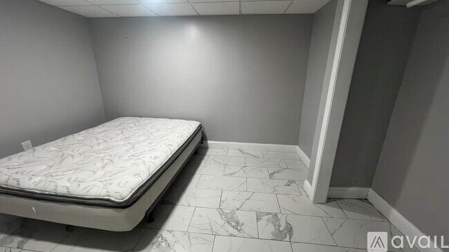 Building Photo - 42 De Soto St